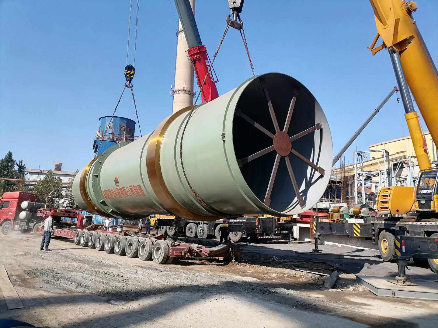 我司為中冶北方（東北特鋼）生產(chǎn)的混合機(jī)安裝中