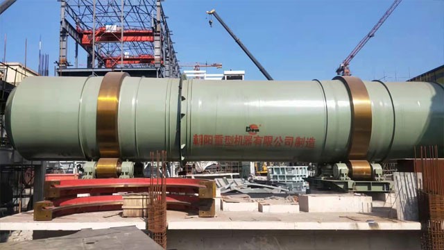 我司為中冶北方（東北特鋼）生產(chǎn)的混合機安裝中